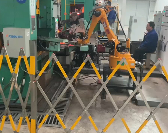 軸承擴孔機械手，軸承整徑機械手，自動鍛造軸承套圈，擺臂鍛造機械手，熱鍛機械手，鍛壓自動化設備